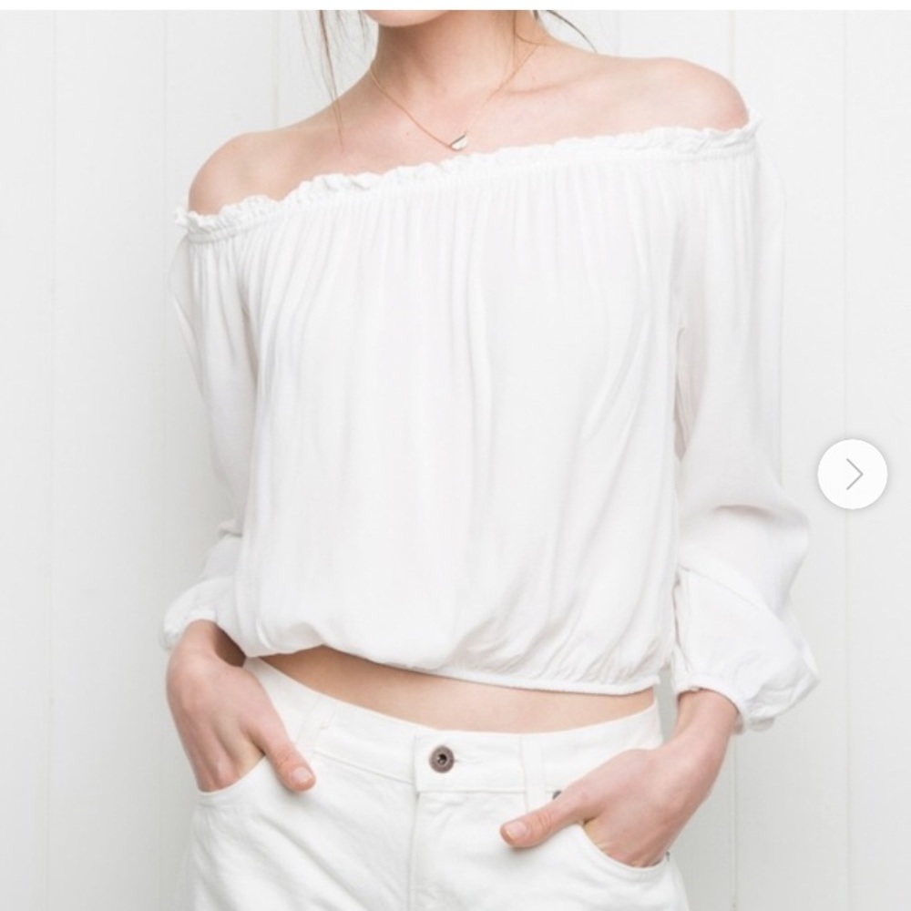 Off the Shoulder Brandy Melville Top 🤍